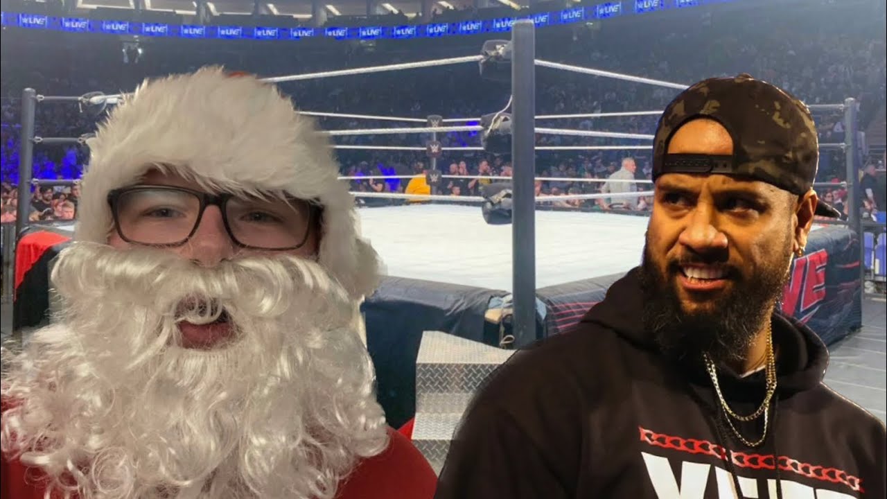 JIMMY USO RIPS SANTA CLAUS’ SIGN AT WWE LIVE
