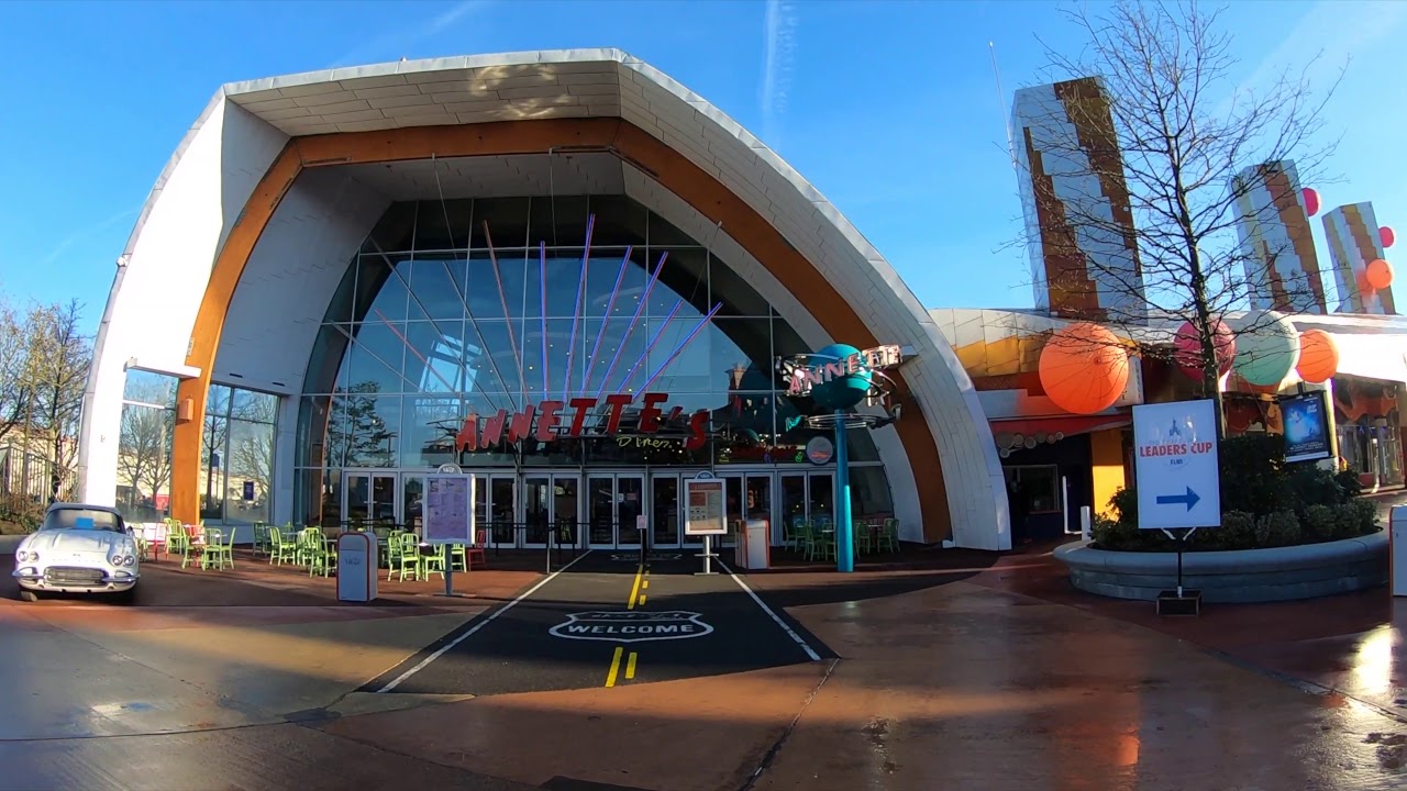 A Walk from Disney Village to Disneyland Park