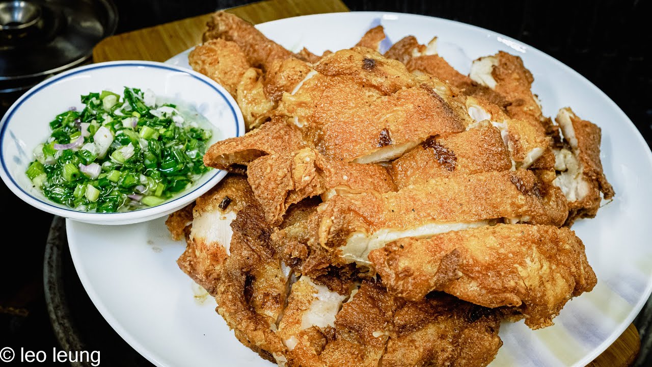 廣東話影片｜蔥油生炸雞髀｜真正香港的炸雞，卻被舶來品擠得無地自容，這次我改良一下醃料，再配蔥油真的是既邪惡又能下飯！又來三碗白飯，唔該！(如果大家喜歡，我再次重現港式快餐店的醃製和製作方法。)