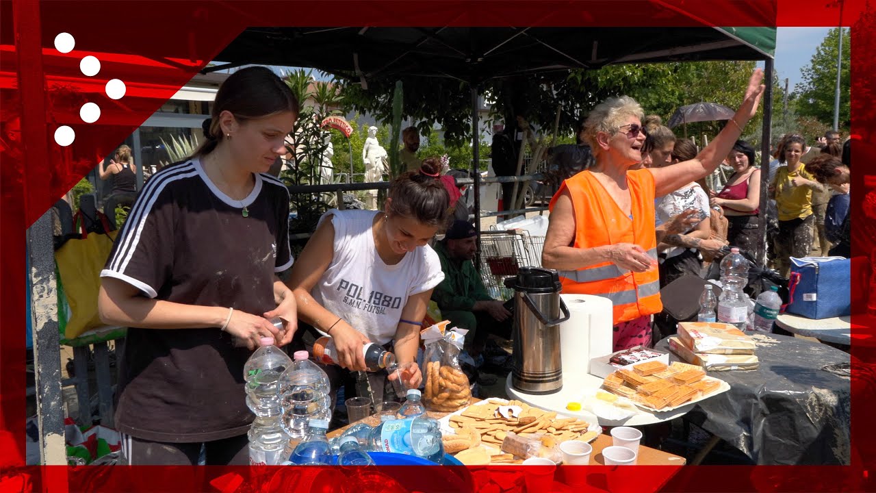 Forlì, arriva il cibo per gli angeli del fango: a portarlo e distribuirlo gruppi di volontari
