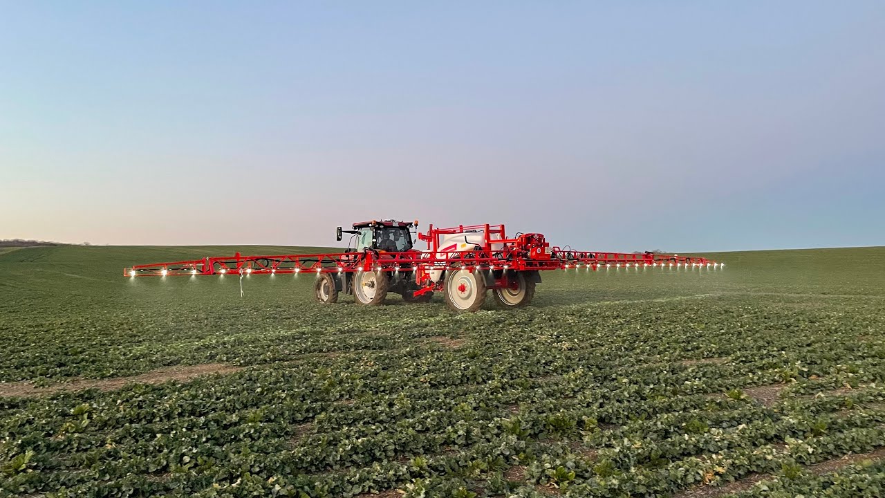 Пръскачка Agromehanika - AGS 2500 + 21 HPX с ISOBUS, Distance Control, Trail Control, LED-осветление