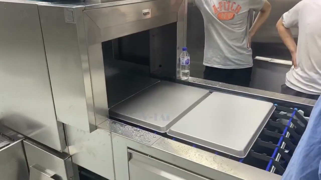 Flight Type Conveyor dishwasher