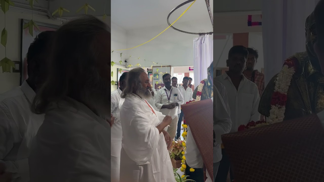 A moment of honor! Gurudev unveils the statue of our founder #gurudevblessings #guidingpath