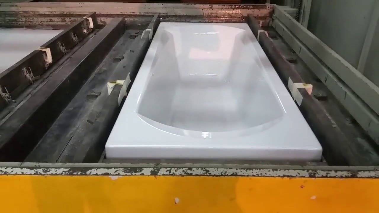 Moldeado de bañera en fábrica