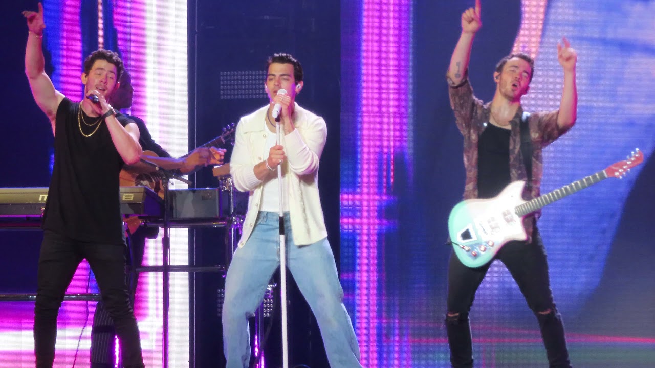 Jonas Brothers - Mercy (Live)