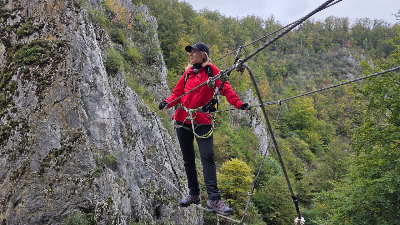 Adrenalină pe Podul Indian - Via Ferrata Roșia din Cheile Cuților