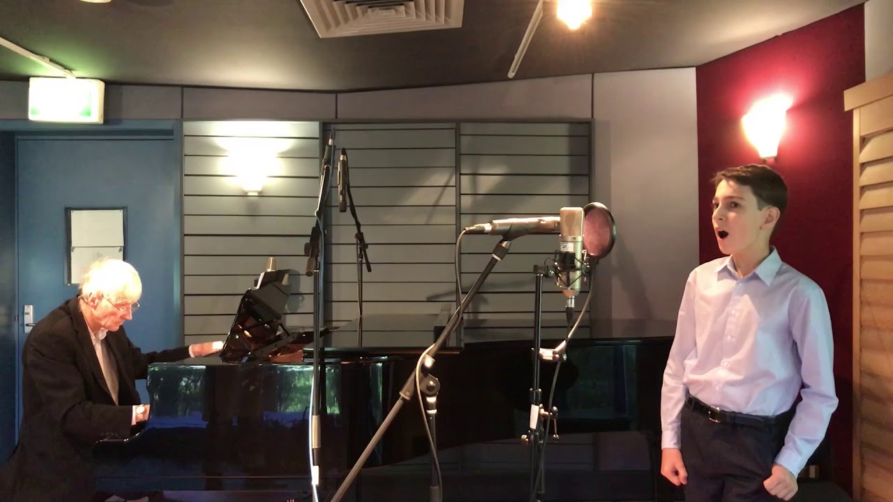 Ave Maria - Schubert | Antonio de la Torre (boy soprano)