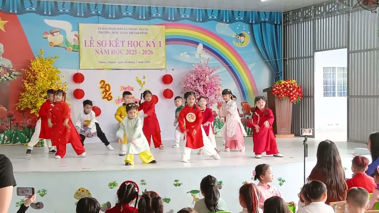 Múa trên nền nhạc vạn sự như ý của Trúc Nhân 