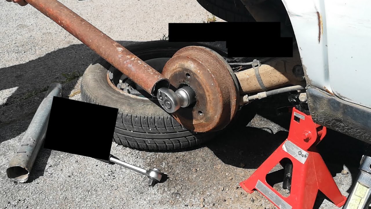 Comment dévisser un écrou de cardan de Citroën AX
