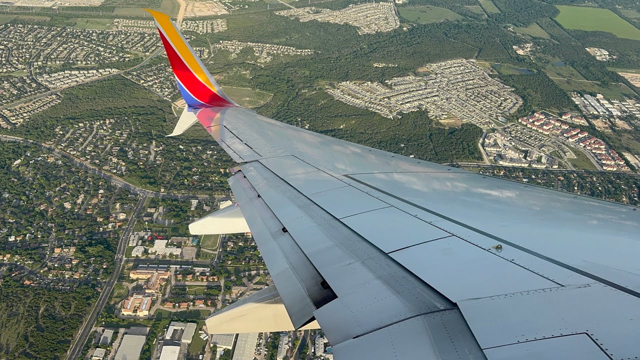 Southwest Airlines 737-700 Landing Austin AUS *HILARIOUS FLIGHT ATTENDANT*