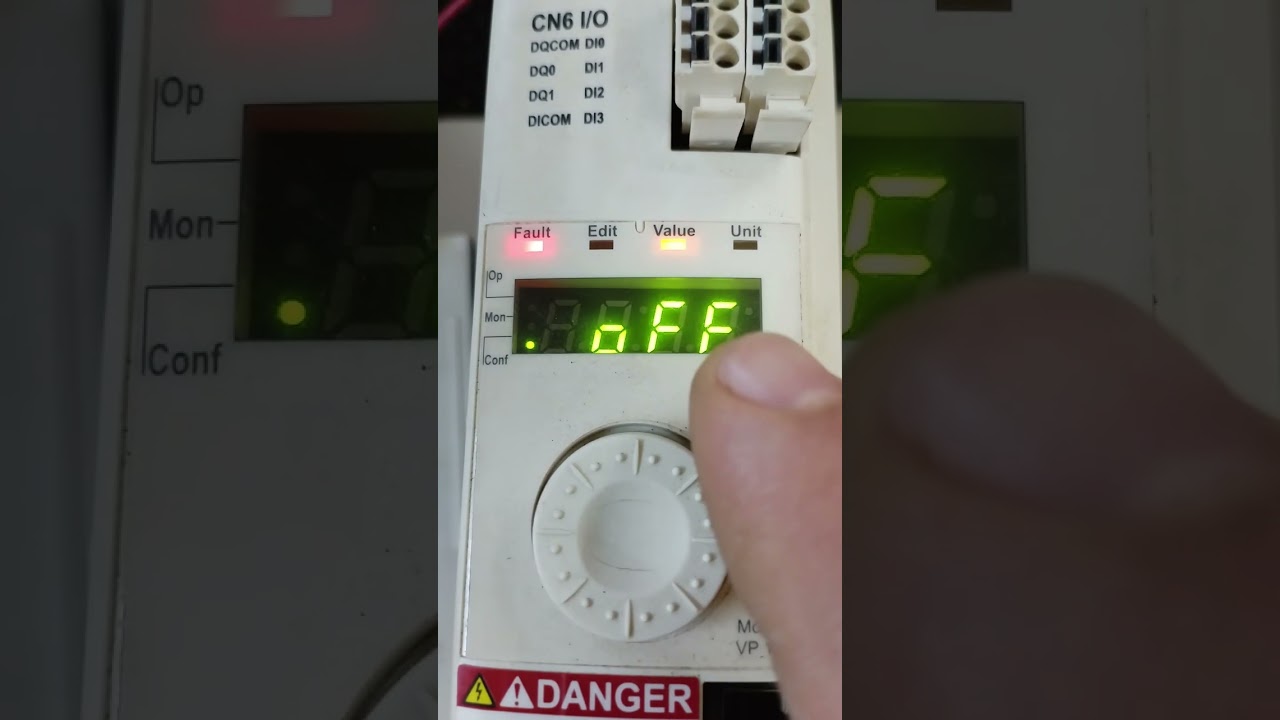 SERVO MOTOR SÜRÜCÜ ÜZERİNDEN DEVİR YÖNÜNDEĞİŞTİRME SCHNEIDER LEXIUM
