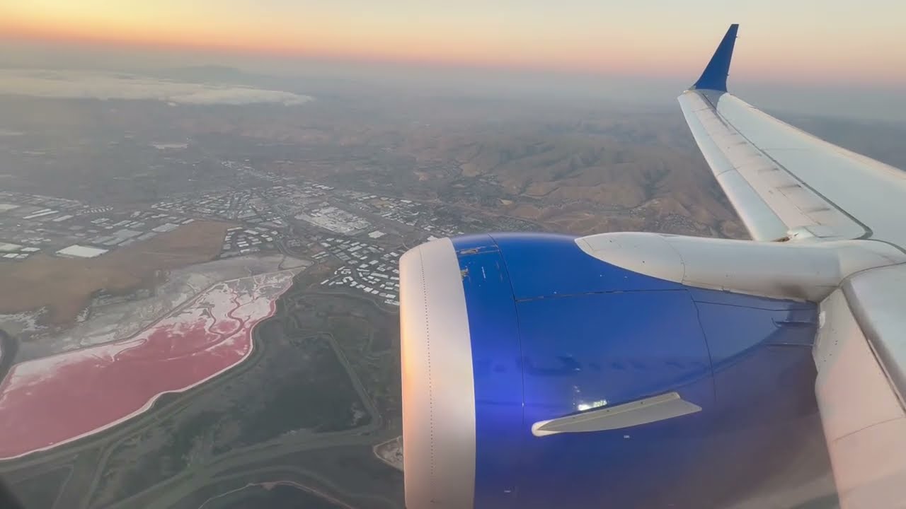 United Boeing 737 MAX 9 Windy SFO Approach and Landing at Sunset | Waves Over the San Francisco Bay