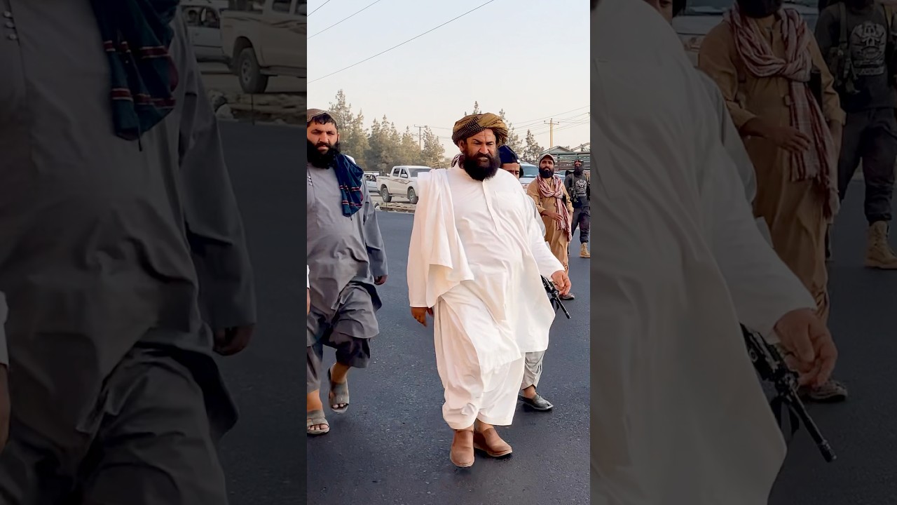 Kabul Mayor controls asphalting of Kotal Khairkhana road نظارت از ساخت سرک توسط شاروال کابل
