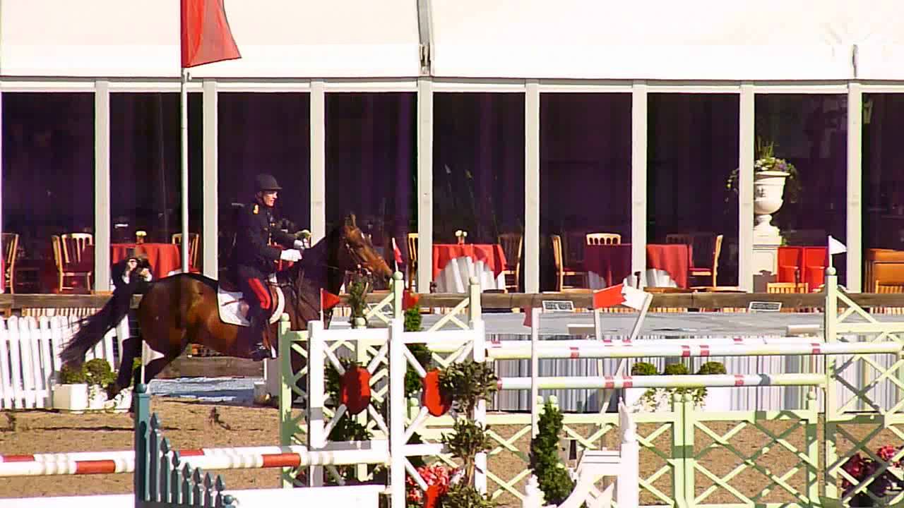 Land Rover Services Team Jumping