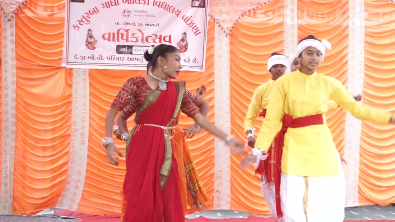 Amu Adivasi Aek Performance Kasturba Gandhi Balika Vidhyalaya Vazana