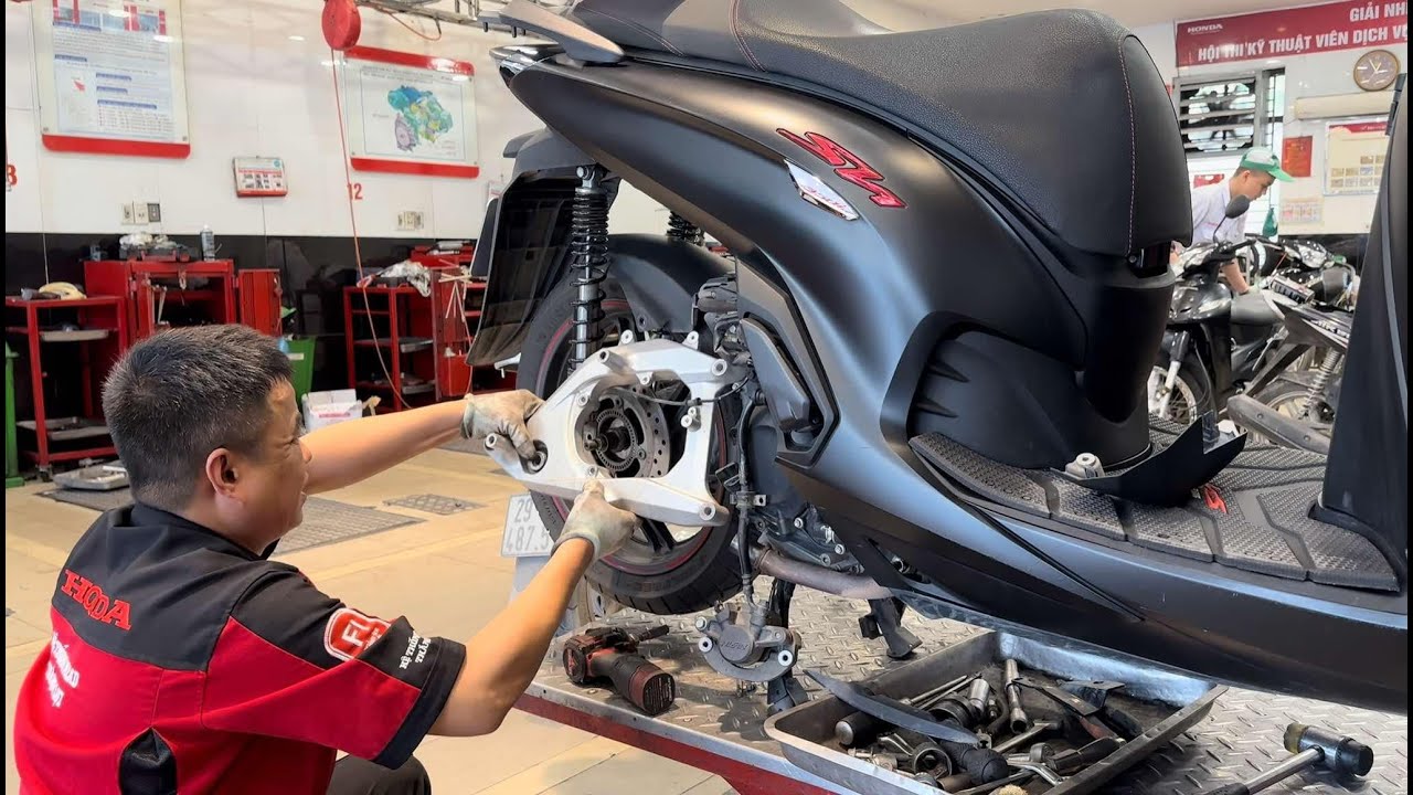 🛵🔧🛞⚠️ Honda SH 350i wheel noise fix. #sh350 #wheel #repair #noise #mechanic #fix #motorbike #honda