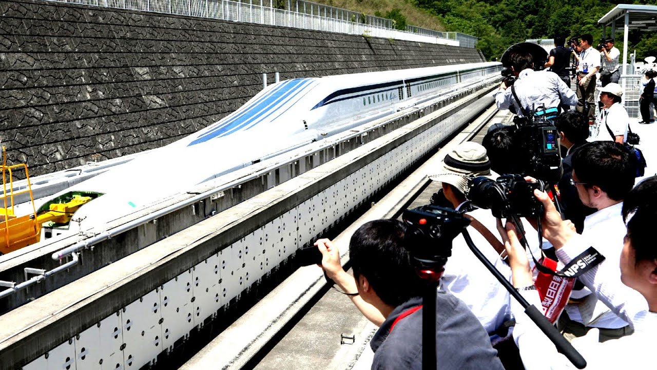 Maglev train reaches 500 km/hour during first public test (400)
