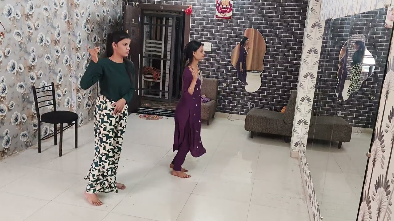 Shaky with lyrics 💗🤭 /simple step/dance studio/Harshita Rao kare #foryou #explore #feed #trending 