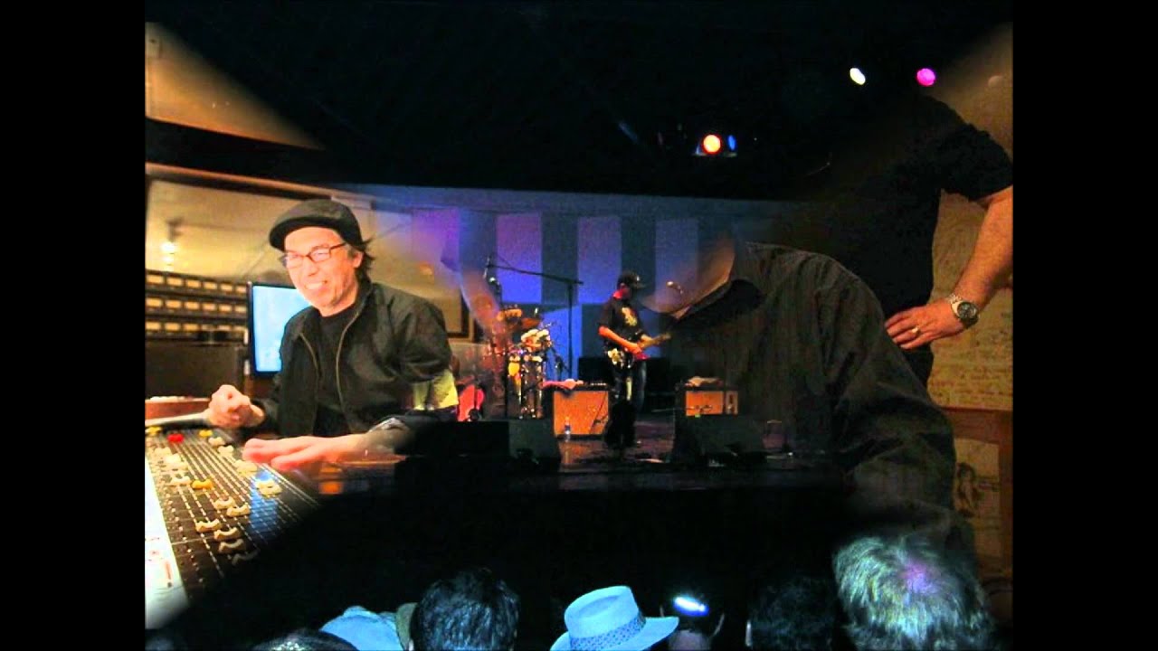 Los Lobos-Wicked Rain (audio w/ pics)