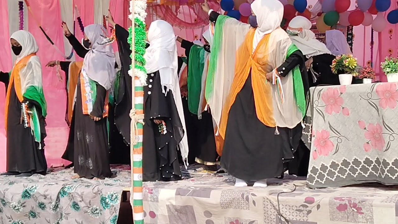 Beda par ho gaya    action by nursery class girls in The Suffah Islamic School hariharpur 