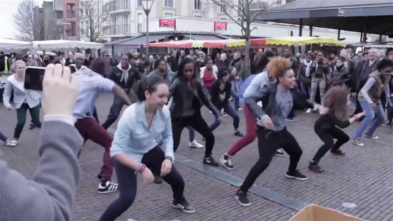 Mars au f&eacute;minin 2013 - Flashmob au march&eacute; de Noisy-le-Grand (StarClap)