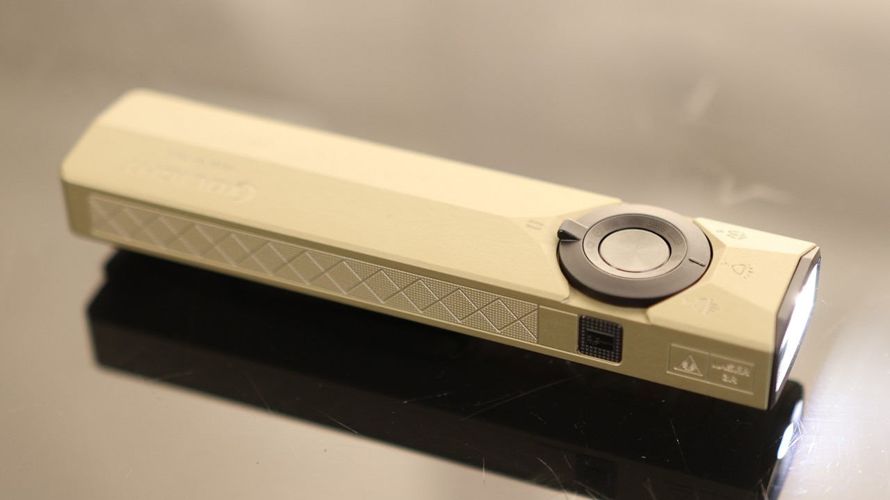 Плоский перезаряжаемый фонарик OLIGHT ArkPro Ultra EDC, 1700 люмен, белый свет.