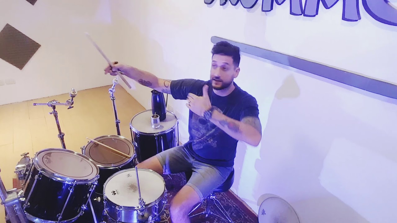 DRUMS REVIEW REMO PINSTRIPE VS AMBASSADOR/