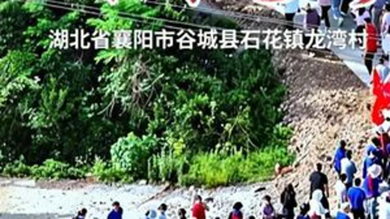 湖北省襄阳市谷城县石花镇龙湾村#龙湾光影原创歌曲郑丽代克国#原唱何玉兰#原创视频代安義魯伟#风光摄影 #带你走进风景如画的地方#大美龙湾！友情提示：请大家注意安全，注意防火造成的后果自负，谢谢！！！