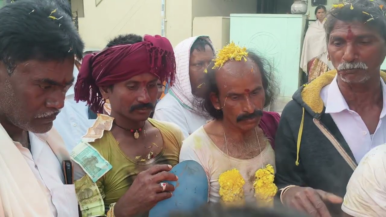 బొట్టవనిపాలెం గ్రామంలో  గురువులు కి హారతి ఇచ్చిన నప్పుడు నివాళి పాట సూపర్ వీడియో ఫ్రెండ్స్ 👌👌👌