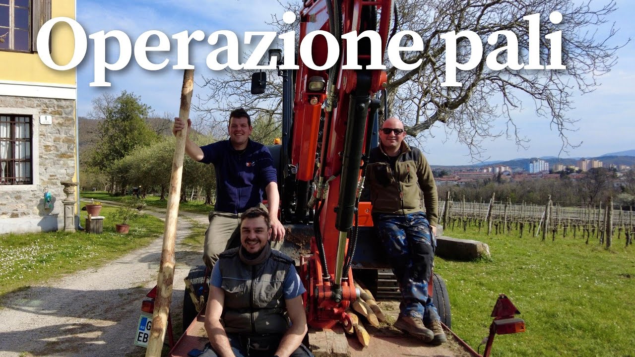 E' ora di piantare qualche palo. Con il Kubota è facilissimo.