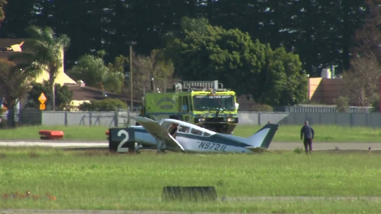 Beech N9721L makes the perfect emergency landing at Hayward Executive Airport
