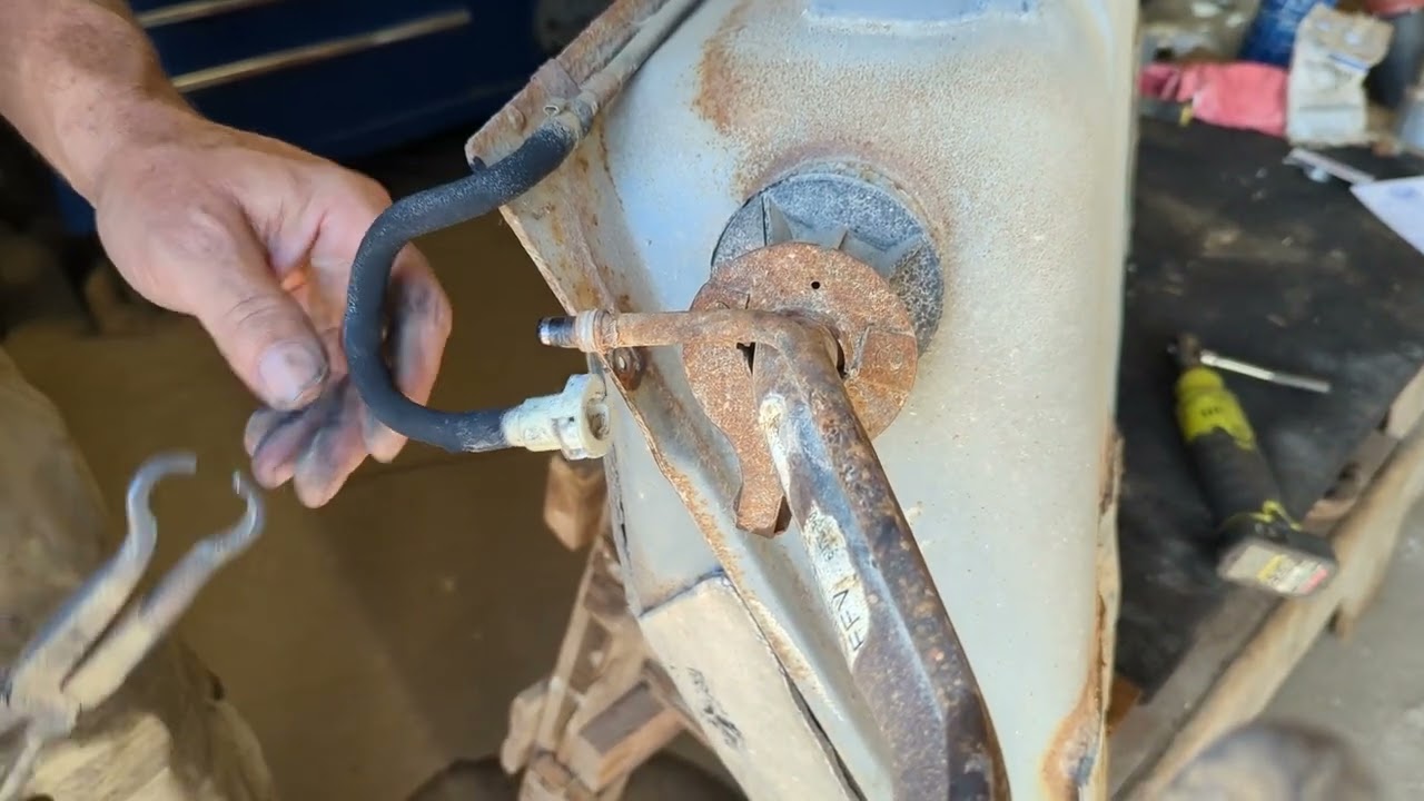 2001-2011 Crown Vic Gas Tank Replacement