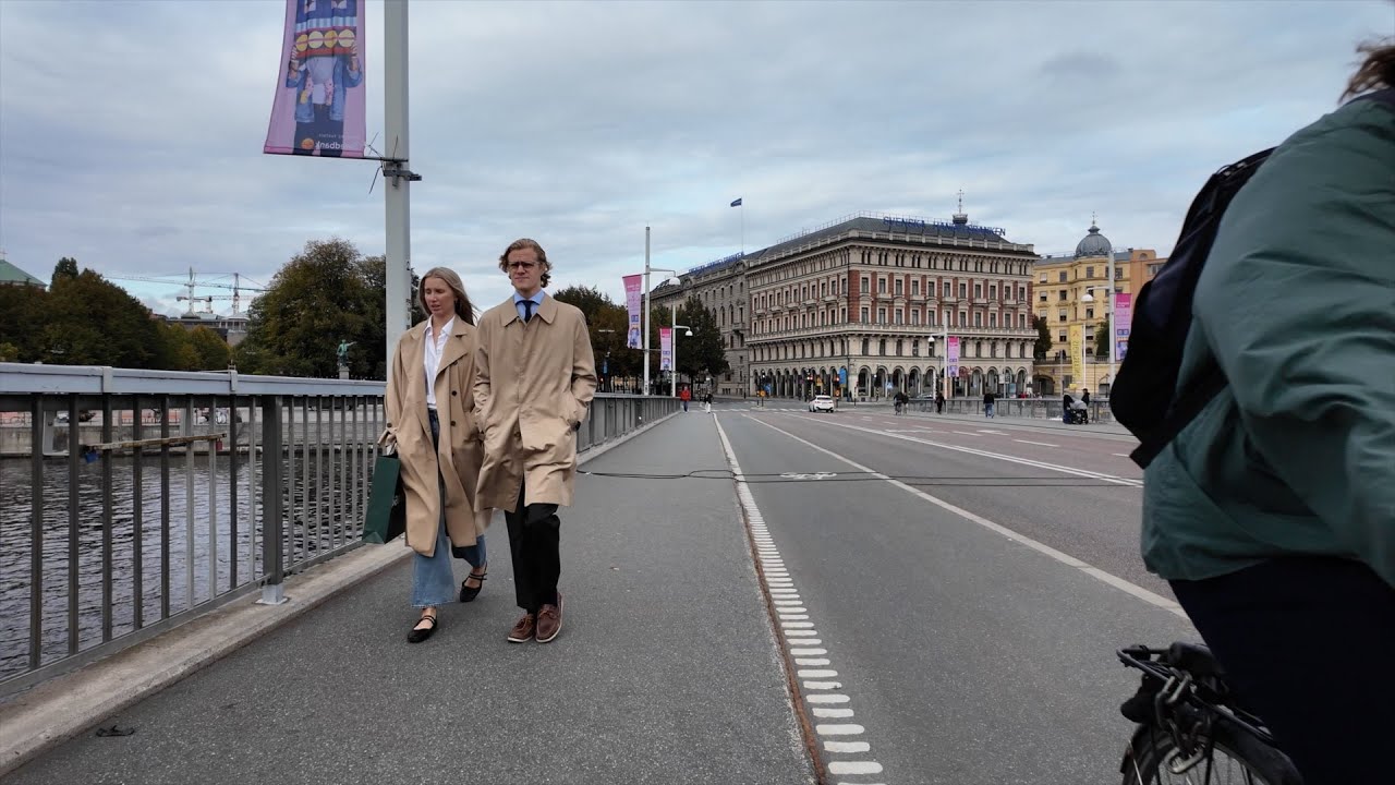 Stockholm Street Style | What People Wear in Stockholm | Trendiest Looks! | Sunny Stockholm🍂🇸🇪