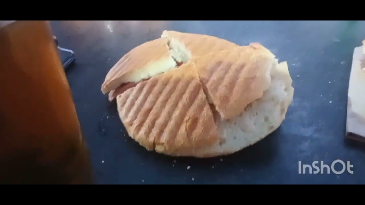 خريجة مع طفلي صغير اللعب والمرح  في مقهي شاي كولاكاو  اتمنا الفوز كأس أفريقية  dima marok