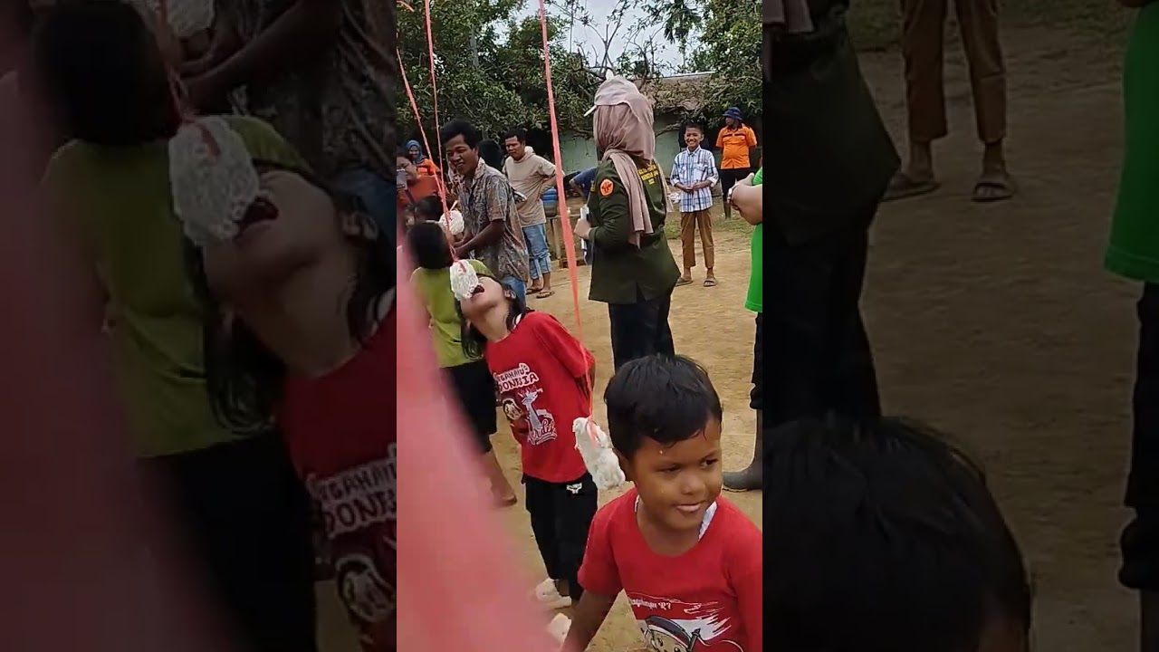lomba 17 agustus makan kerupuk anak anak
