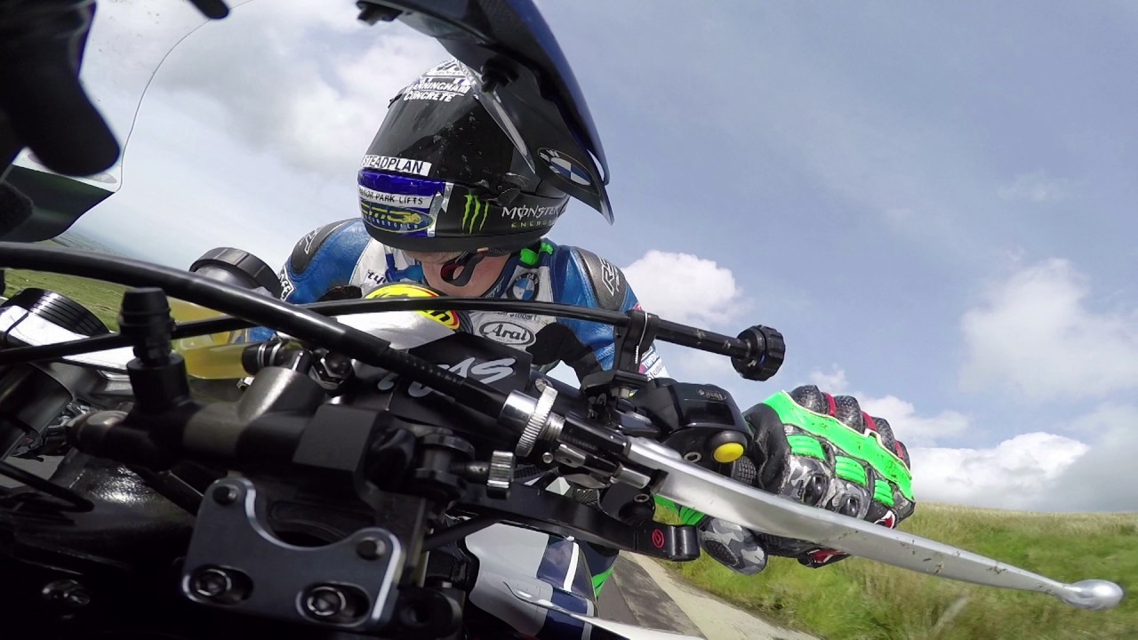 Ian Hutchinson's Crash in the Isle of Man TT 2017 Senior Race