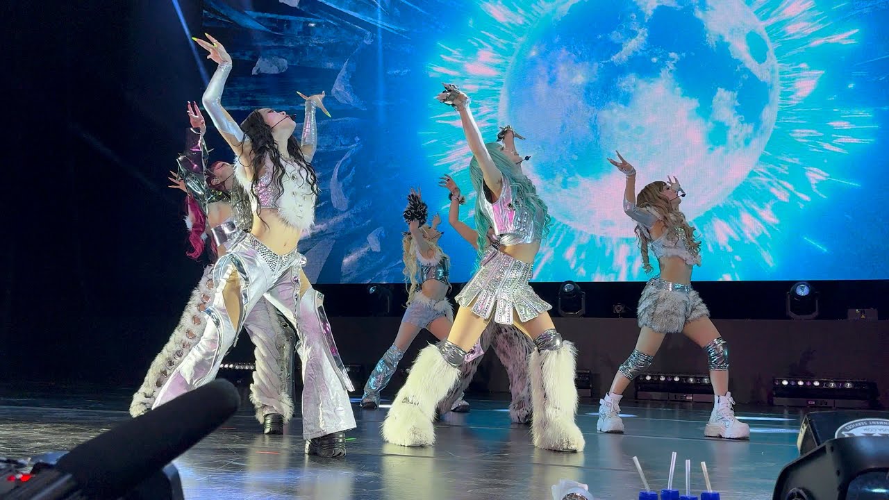 XG in Seattle Part1 (4K60f) - 1st WORLD TOUR - WOKE UP, SHOOTING STAR Rock Ver, HOWLING, Dance Break