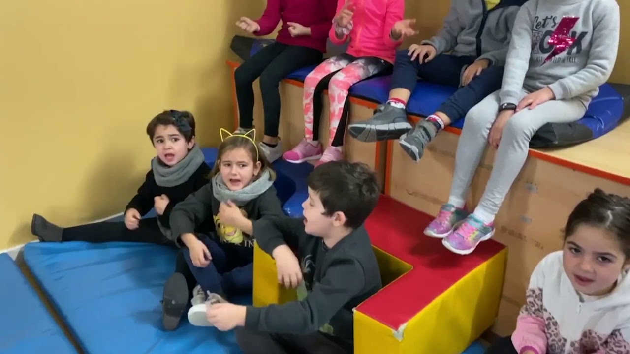 Lau teilatu Antoniano Ikastetxea.