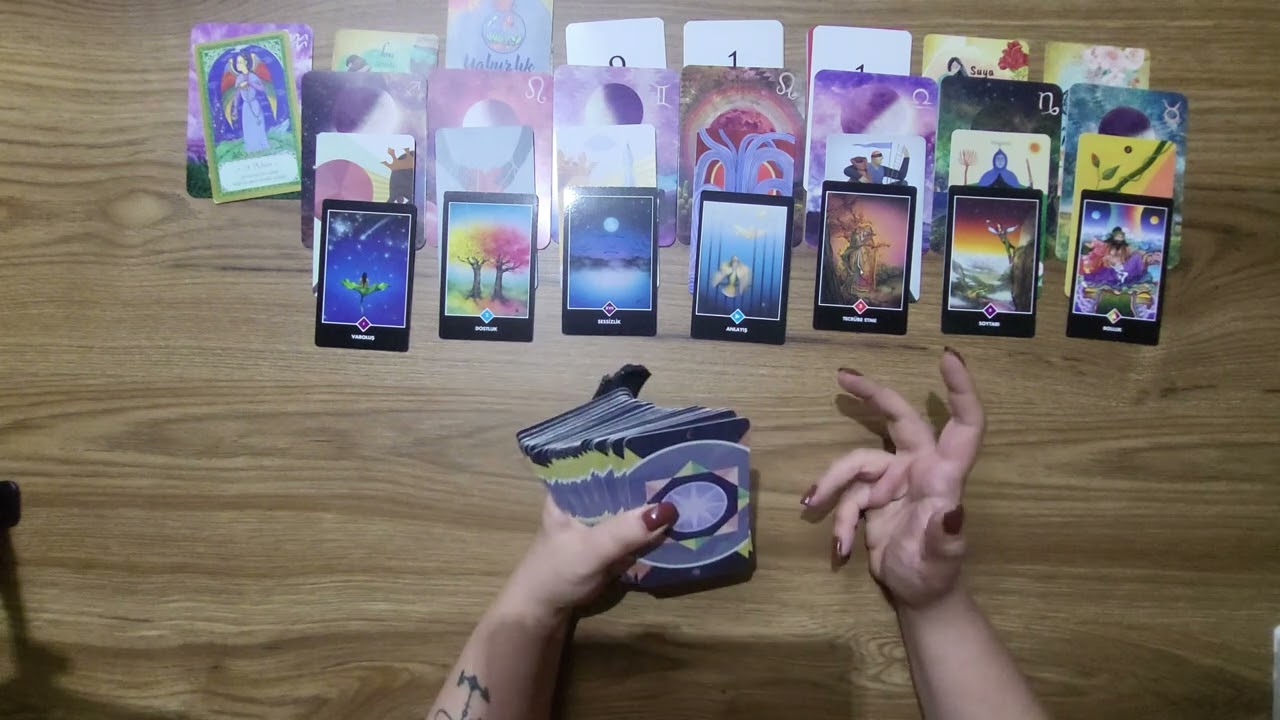 Aklındaki kişi çok karışmış! #tarot #aklımdakikişitarot