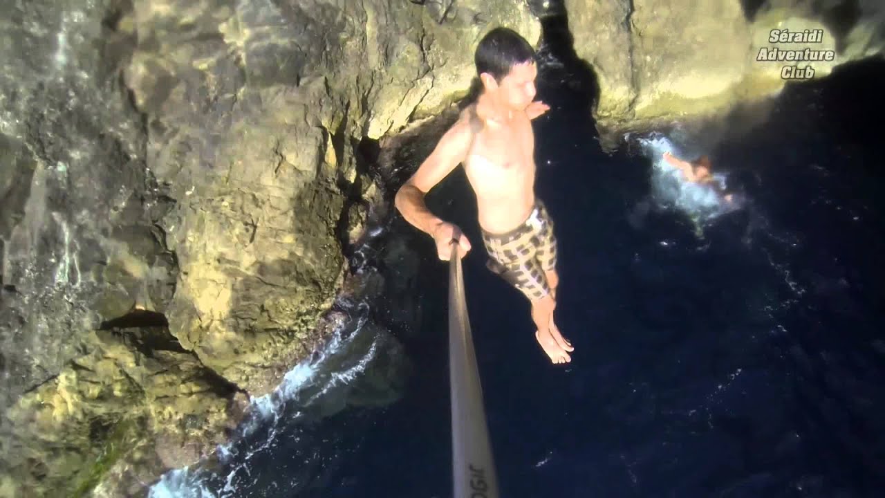 Cliff jumping S&eacute;raidi Adventure