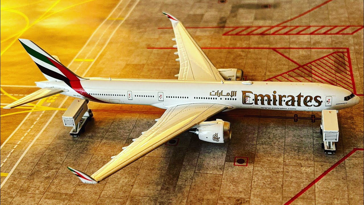 FOLDED WINGTIPS! Emirates • Boeing 777-9X • GeminiJets 1:400 (Model Review)