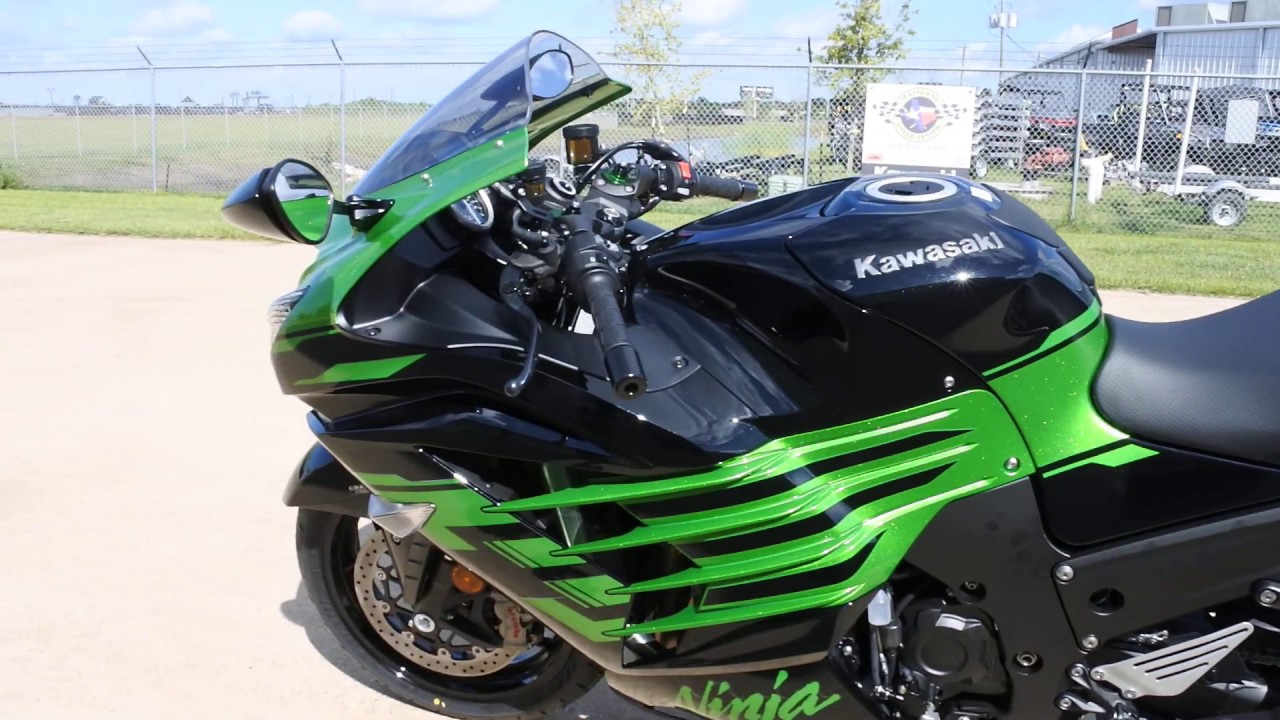 Взгляд из материковой части на Kawasaki ZX14R ABS Ninja Metallic Diablo Black & Golden Blazed Gre...