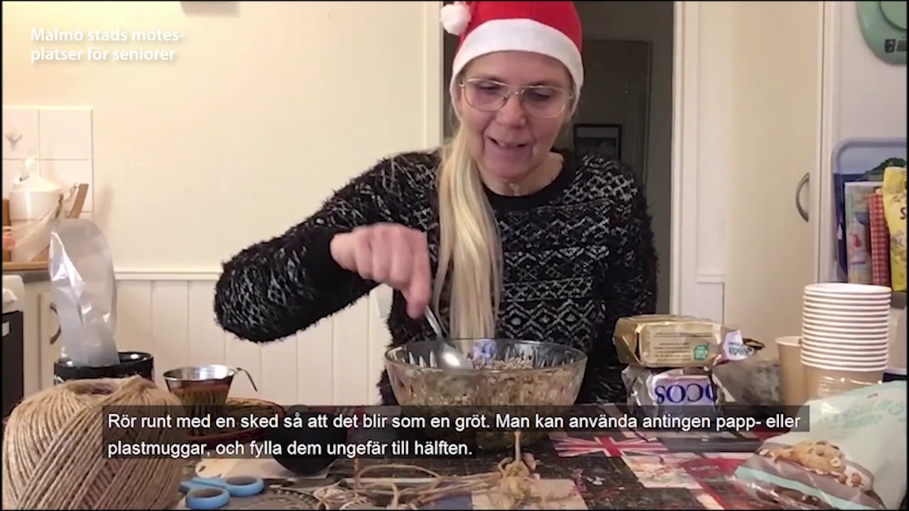 Malmö stads mötesplatser för seniorer V02 04: Carina gör talgbollar