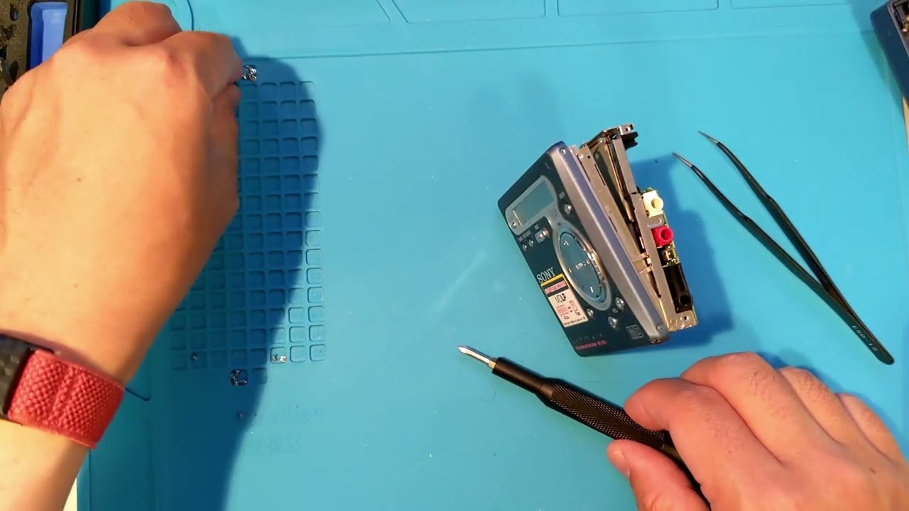 Sony MZ-R700 MiniDisc Recorder Repair Fix - lid swap to get a working display
