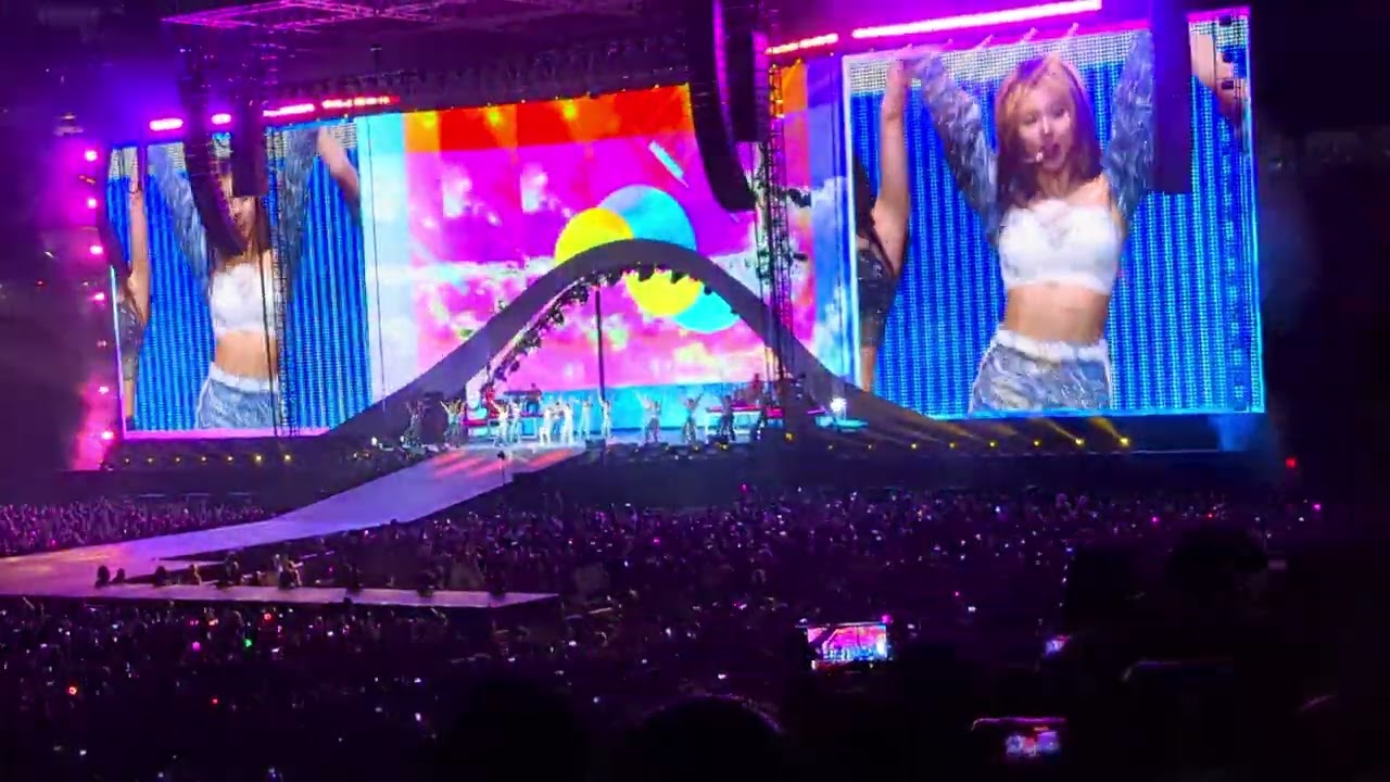 230706 TWICE Live @ Metlife Stadium, New Jersey (New York) - Dance the Night Away