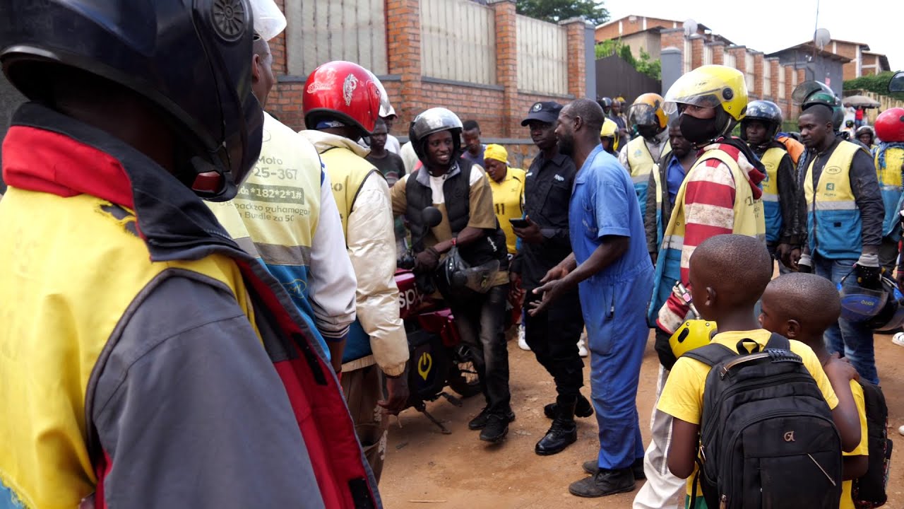 MUHIMA // YIYISE UMU POLICE AGENDA AFATA ABA MOTARI NONE AHUYE NURUVA GUSENYA .