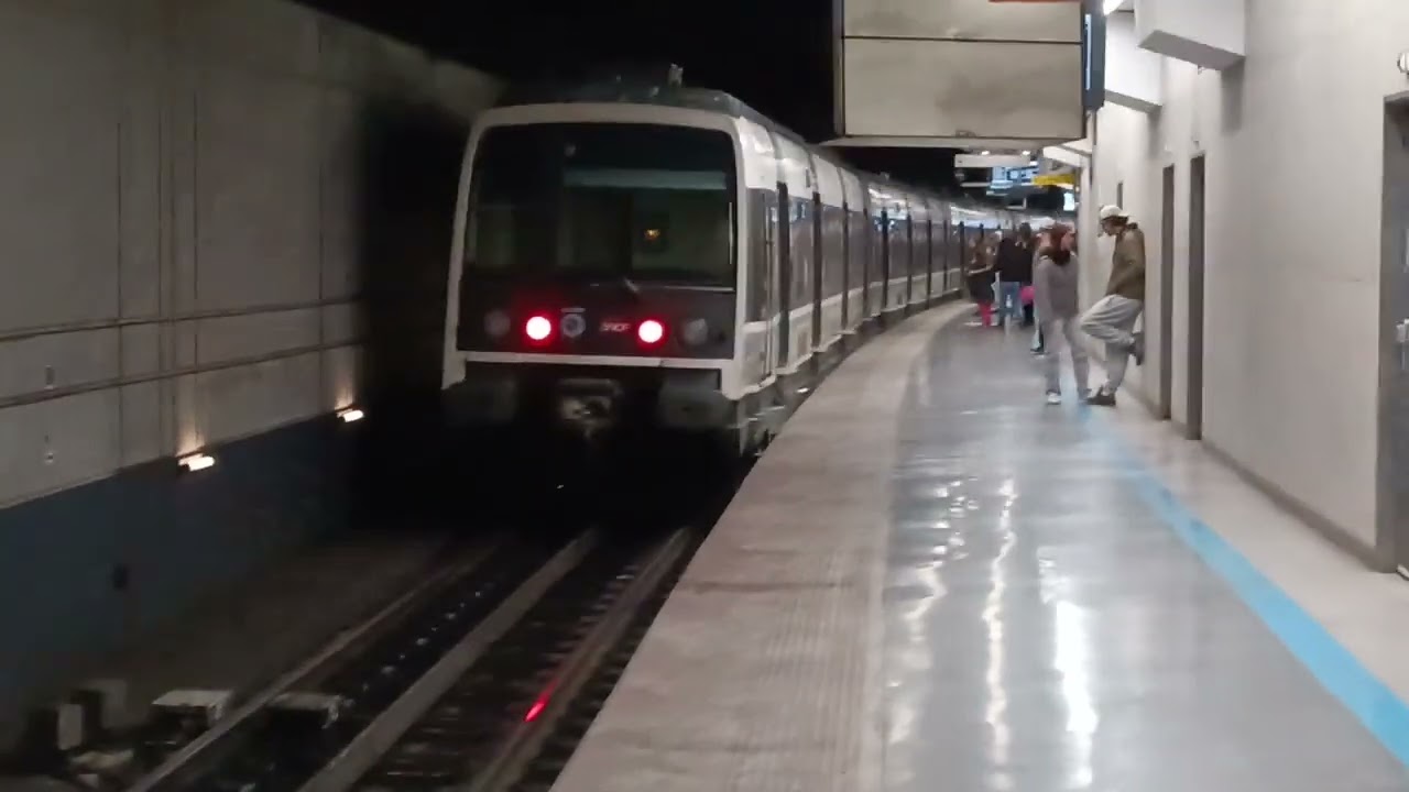 Arrivée d'un MI79-MI84 Paris Gare du Nord pour Robinson.....