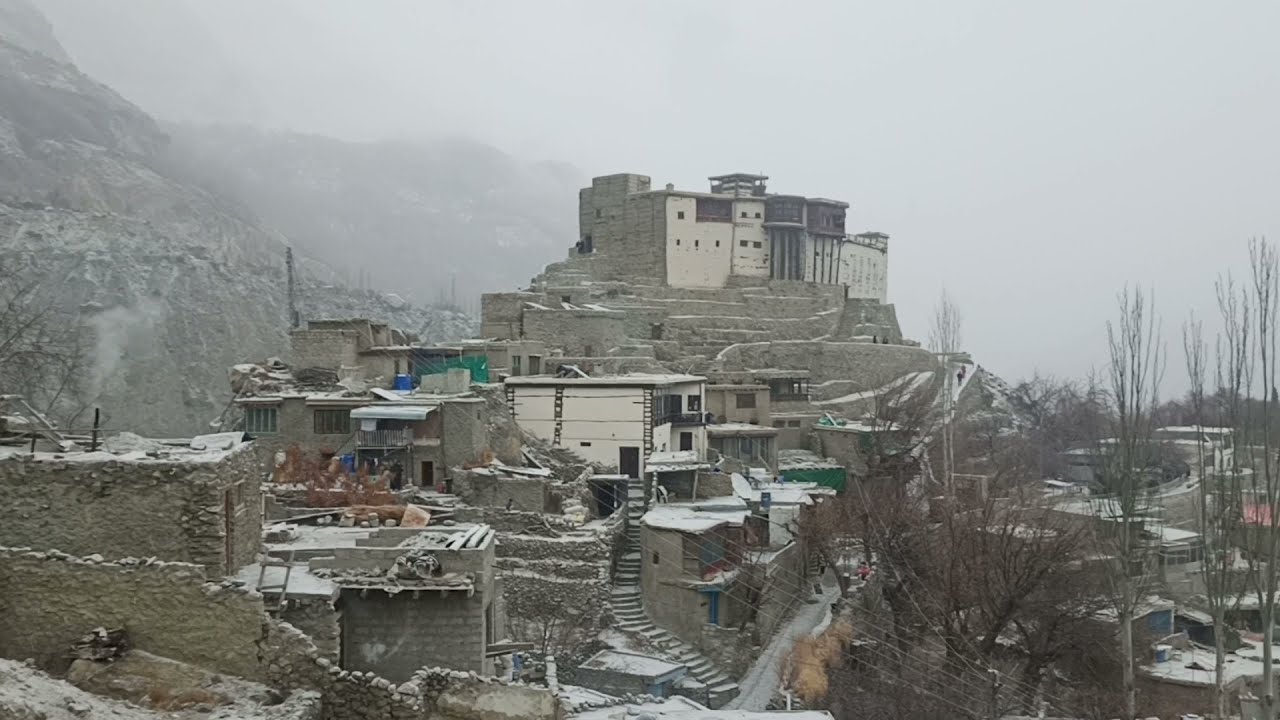 New year's first snow spell |  Hunza receives first snowfall | Karimabad | Baltit Fort