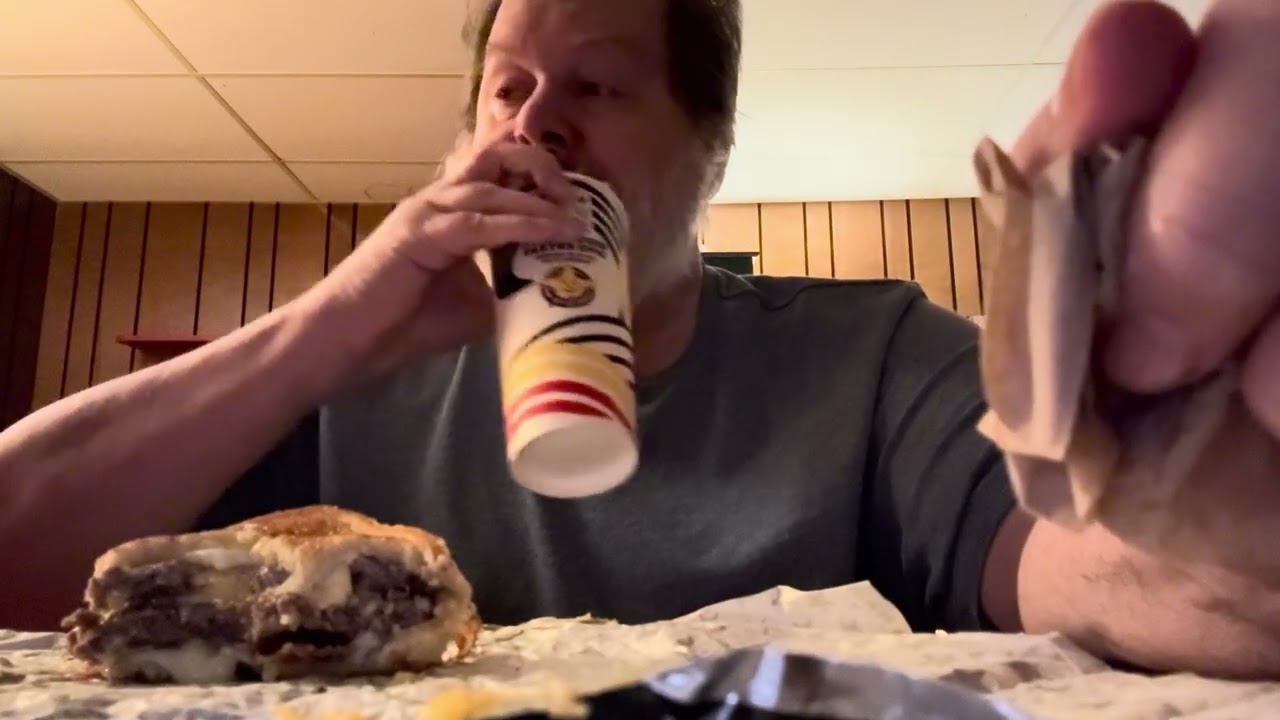 Hardee's, часть 2: Бургер «Фриско» с жареным сыром и беконом против сэндвича с жареным сыром на з...