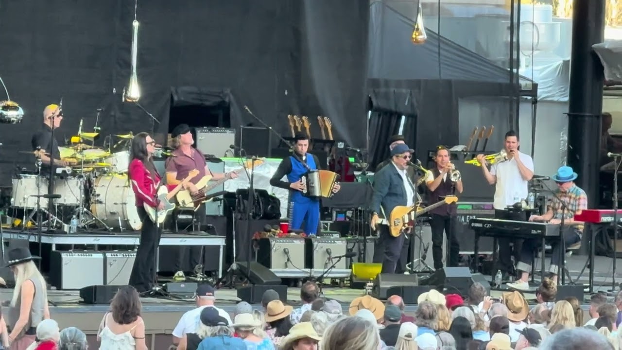 Volver Volver - The Mavericks Live at The Chateau Ste Michelle Winery in Woodinville WA 7/17/2025
